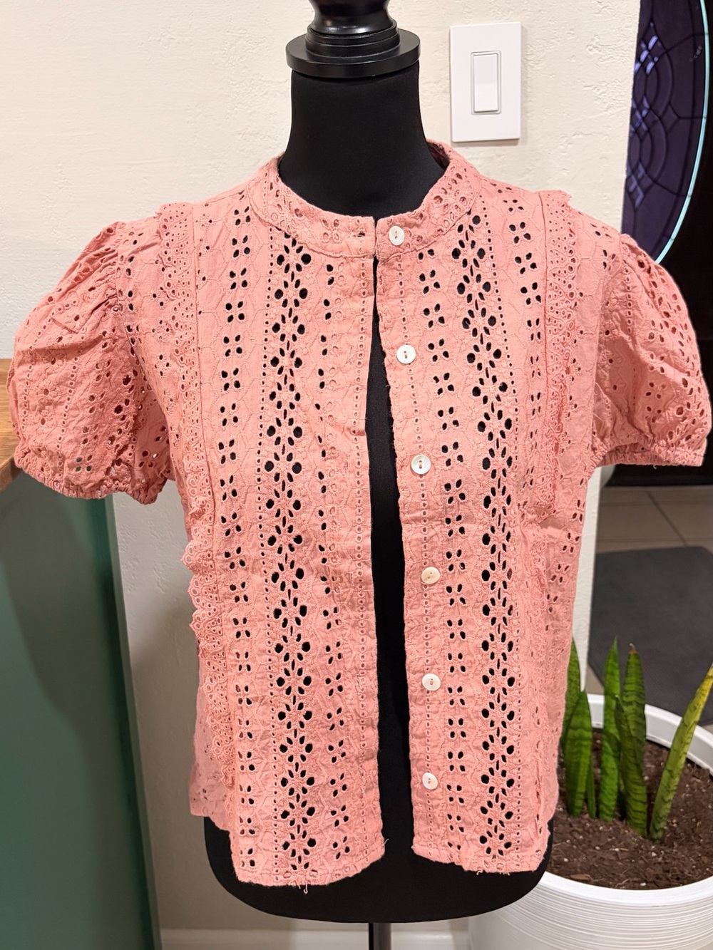 Women’s Eyelet Button-Front Short Sleeve Top in Dusty Pink